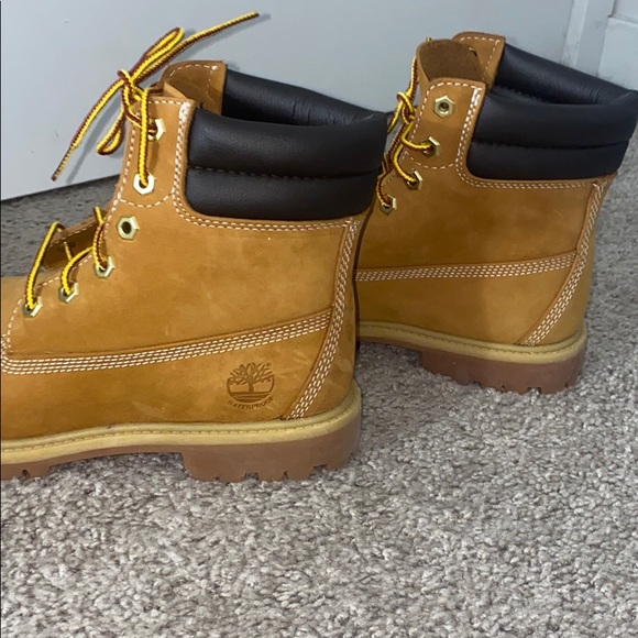 Women timberland boots size 7 - Picture 3 of 4